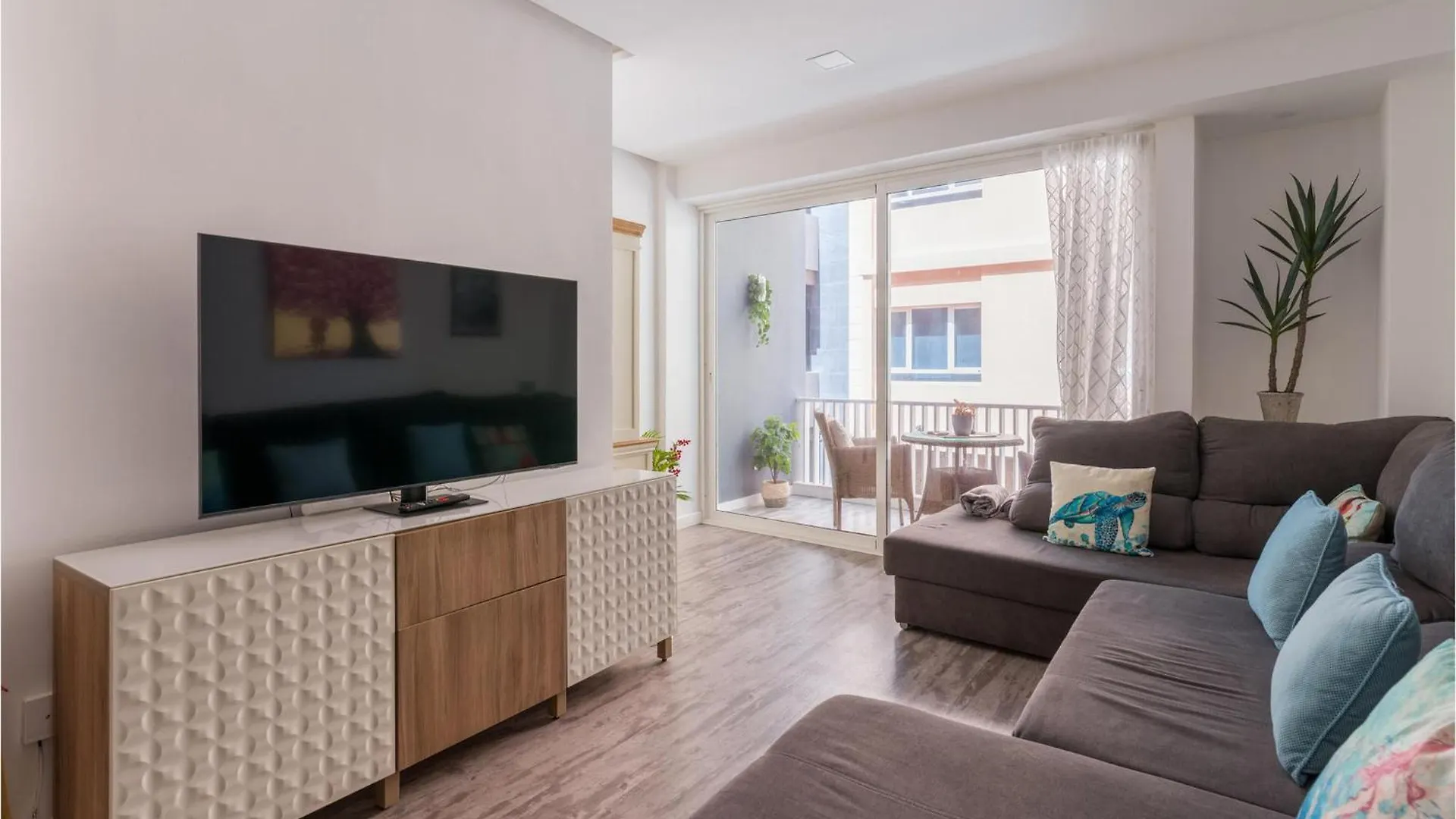 Beautiful Apartment In Las Palmas De Gran Can Spain